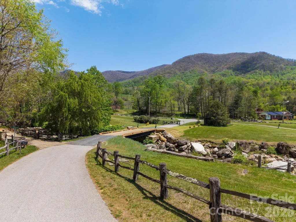 00000 White Pine Lane Bakersville NC 28705