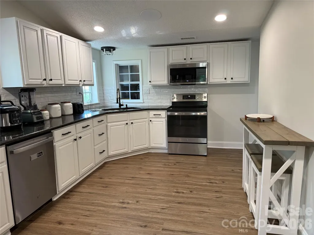 1442 Lee Pearson Road Lenoir NC 28645
