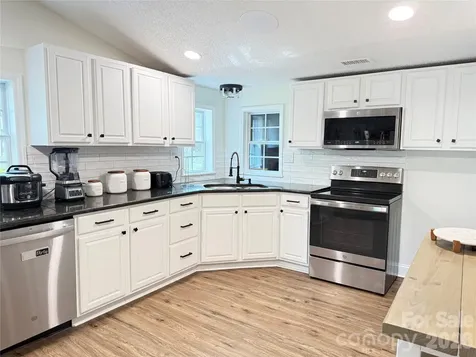 1442 Lee Pearson Road Lenoir NC 28645