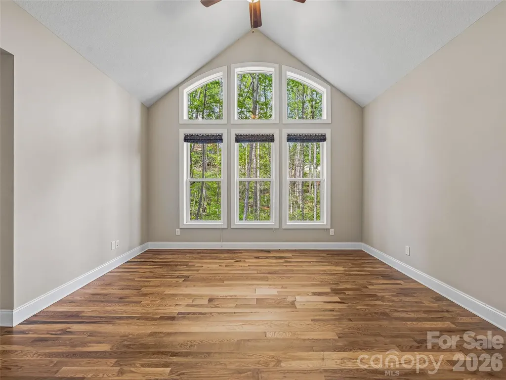 17 Bohemian Lane Asheville NC 28805