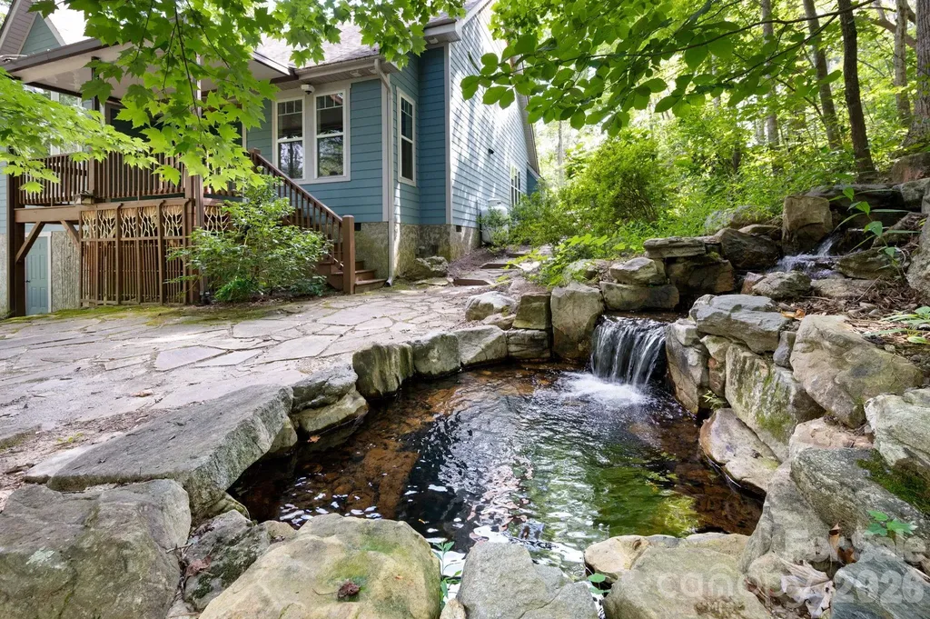 17 Bohemian Lane Asheville NC 28805