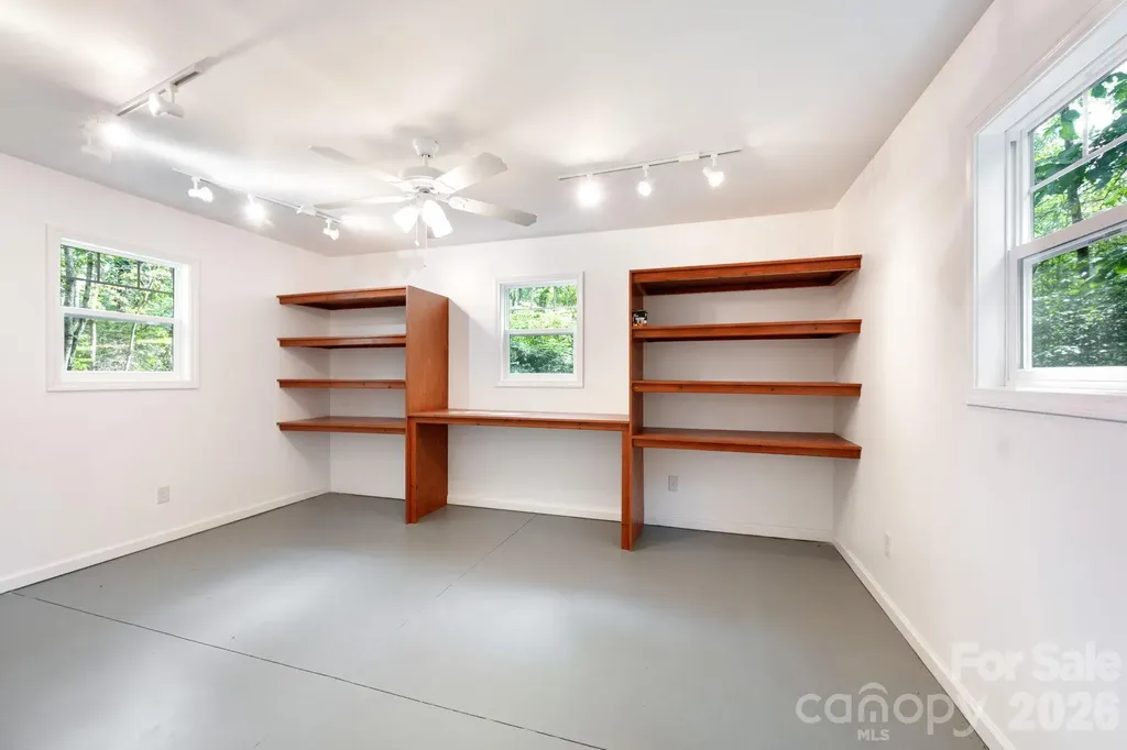 17 Bohemian Lane Asheville NC 28805
