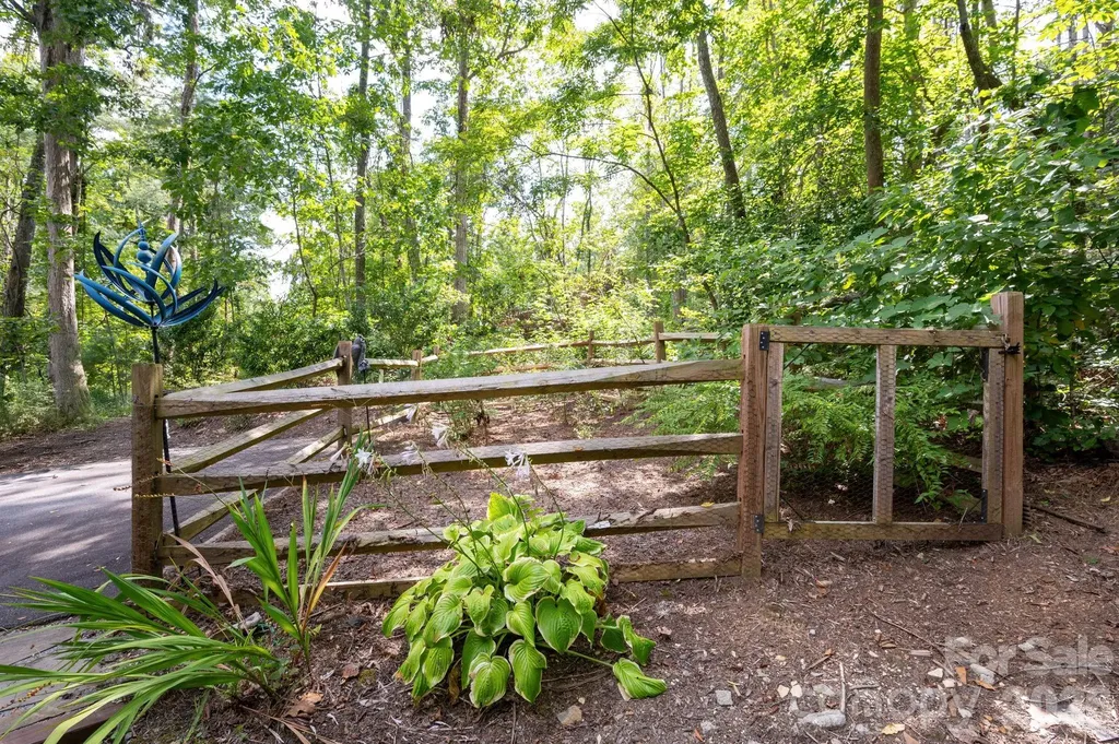17 Bohemian Lane Asheville NC 28805