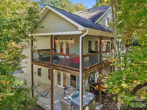 6 Wagon Trace Flat Rock NC 28731