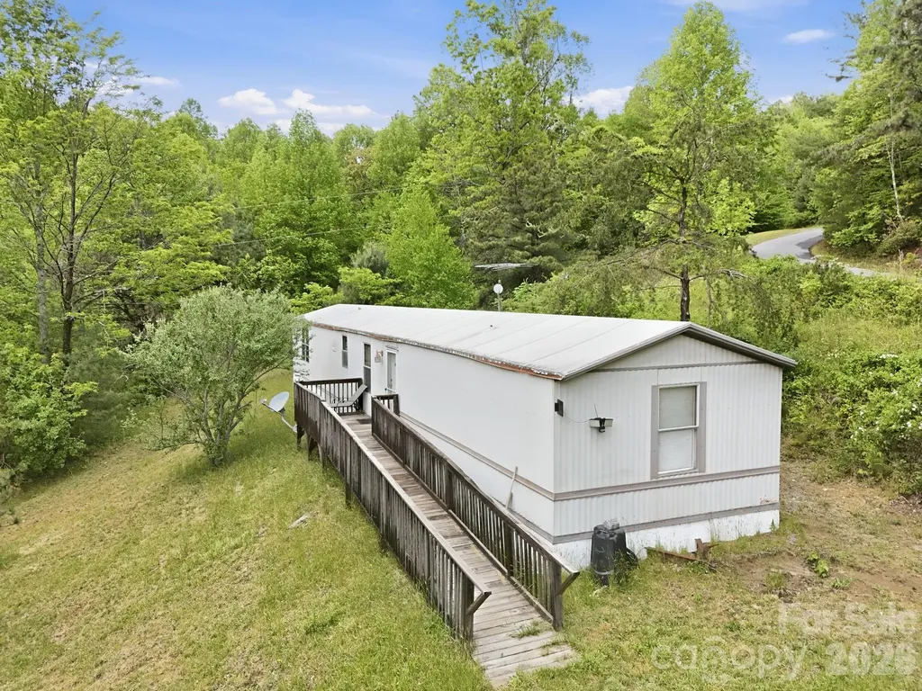 4105 Pinnacle Mountain Road Zirconia NC 28790