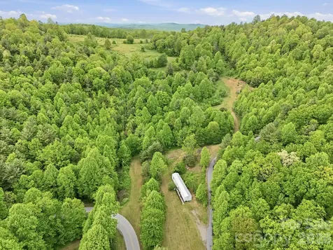 4105 Pinnacle Mountain Road Zirconia NC 28790