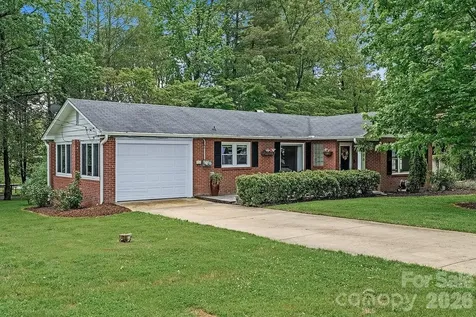 1106 Cherokee Drive Hendersonville NC 28739