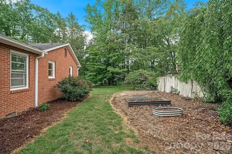 1106 Cherokee Drive Hendersonville NC 28739