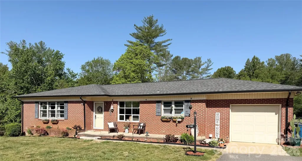 3162/3164/3168 Morganton Boulevard SW Lenoir NC 28645