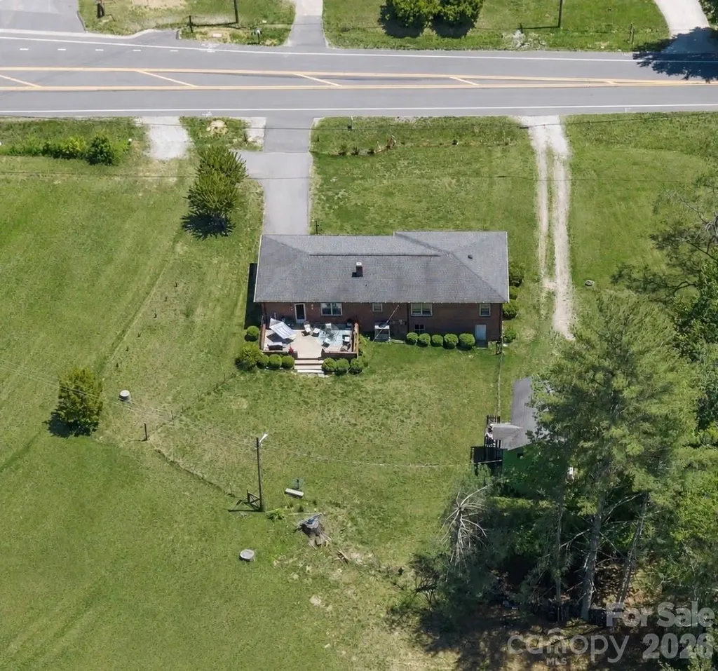 3162/3164/3168 Morganton Boulevard SW Lenoir NC 28645