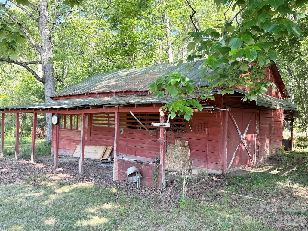 3162/3164/3168 Morganton Boulevard SW Lenoir NC 28645