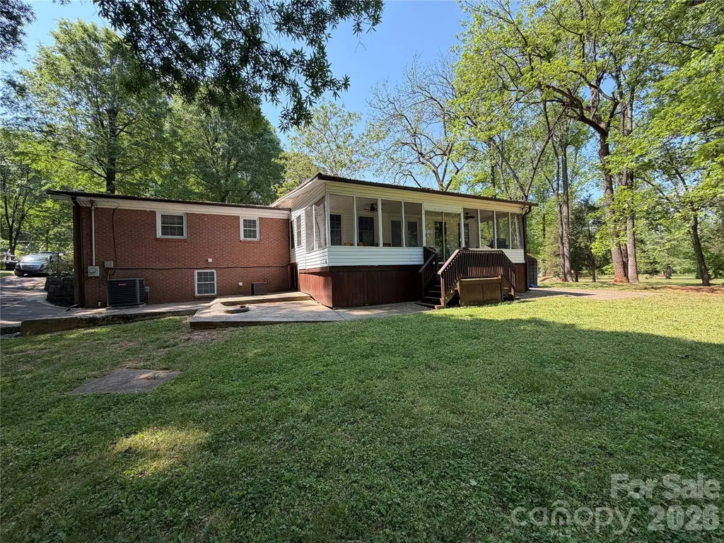 1044 Meadowbrook Lane Newton NC 28658