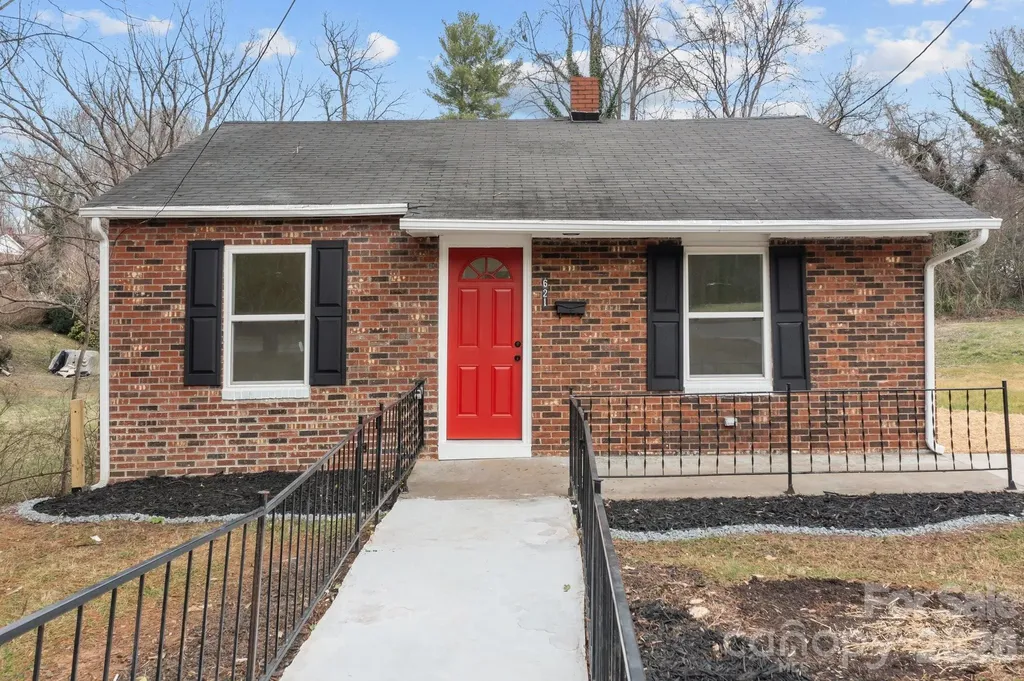 621 E Sharpe Street E Statesville NC 28677