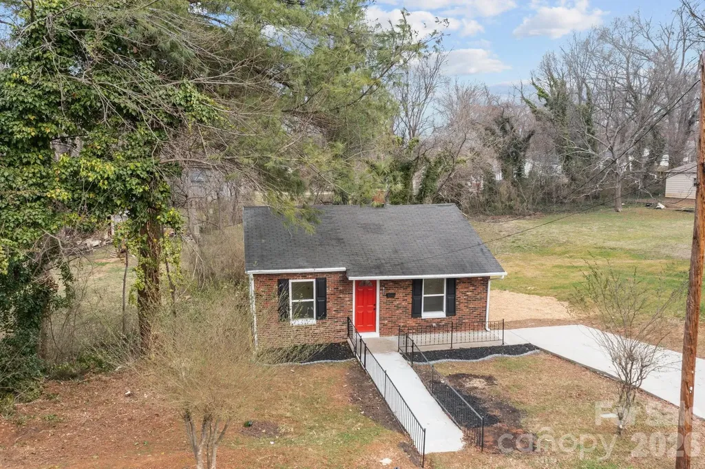 621 E Sharpe Street E Statesville NC 28677
