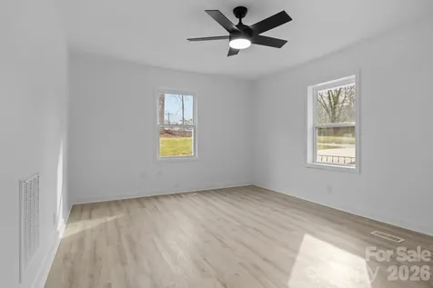 621 E Sharpe Street E Statesville NC 28677