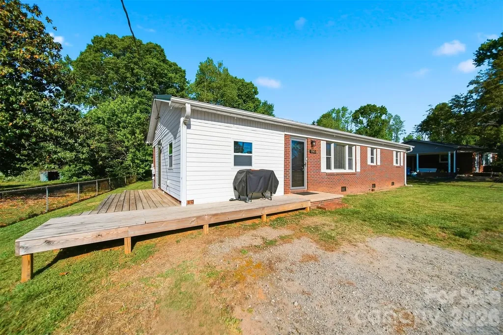 1745 26th Street NE Hickory NC 28601