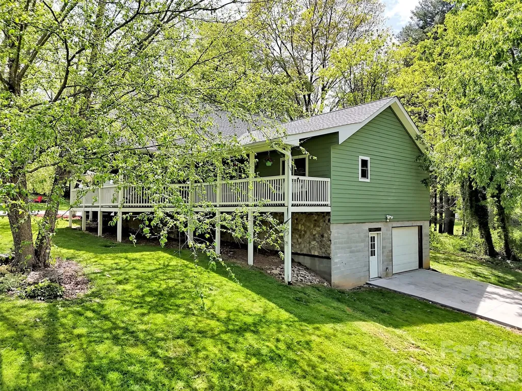 129 Hooper Haven Drive Waynesville NC 28786