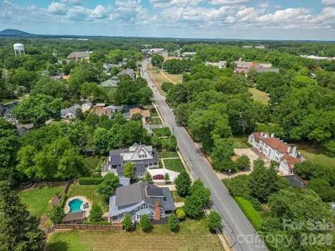 307 N Main Street Belmont NC 28012