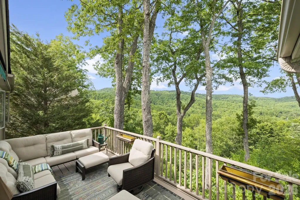 8 Spring Ridge Lane Hendersonville NC 28739
