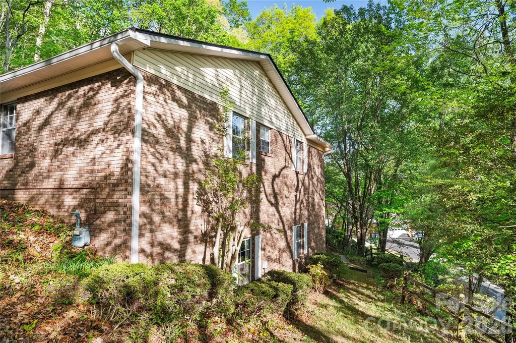 12 Steeplechase Court Hendersonville NC 28791