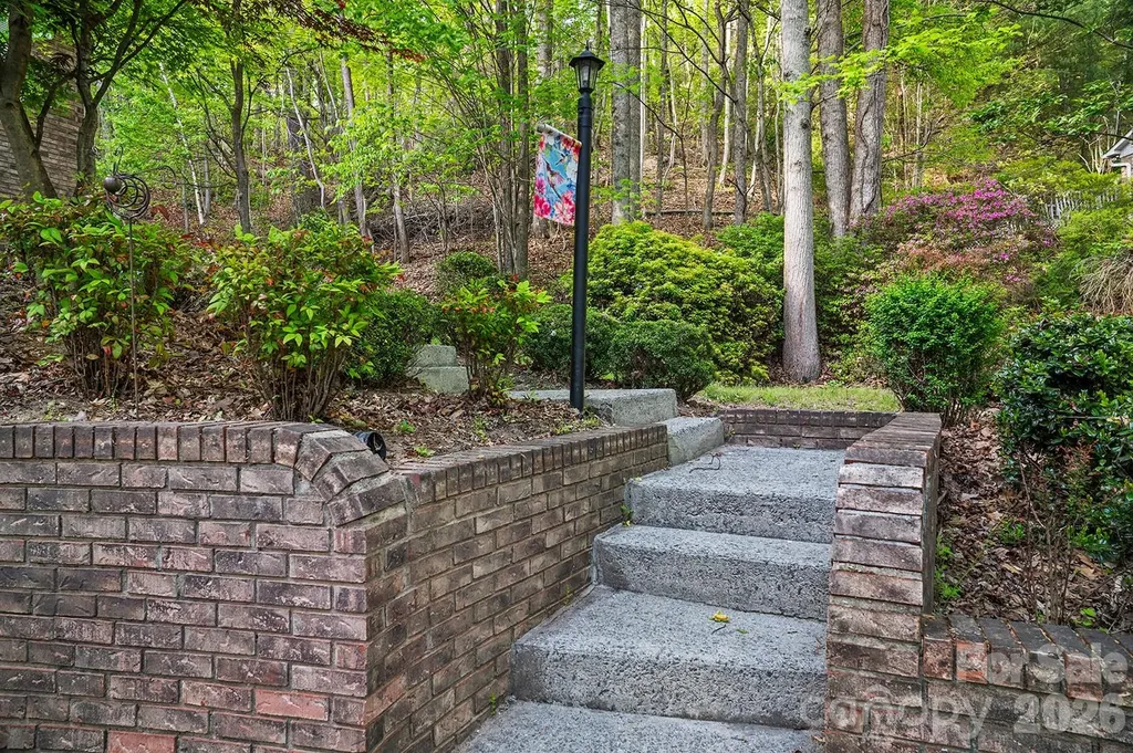 12 Steeplechase Court Hendersonville NC 28791