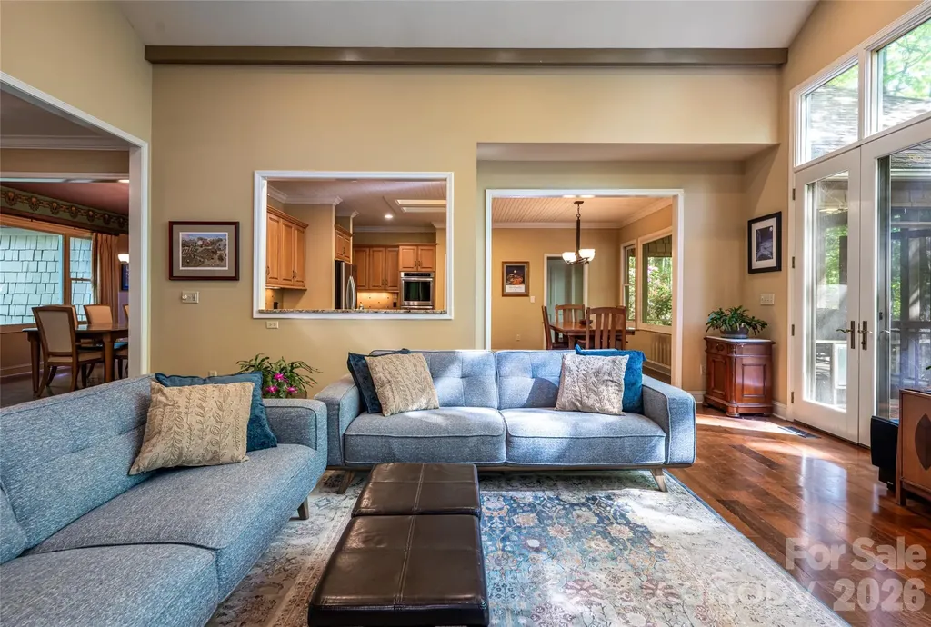 109 Little Cherokee Ridge Hendersonville NC 28739