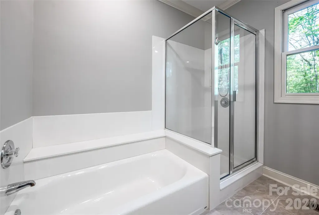 109 Little Cherokee Ridge Hendersonville NC 28739