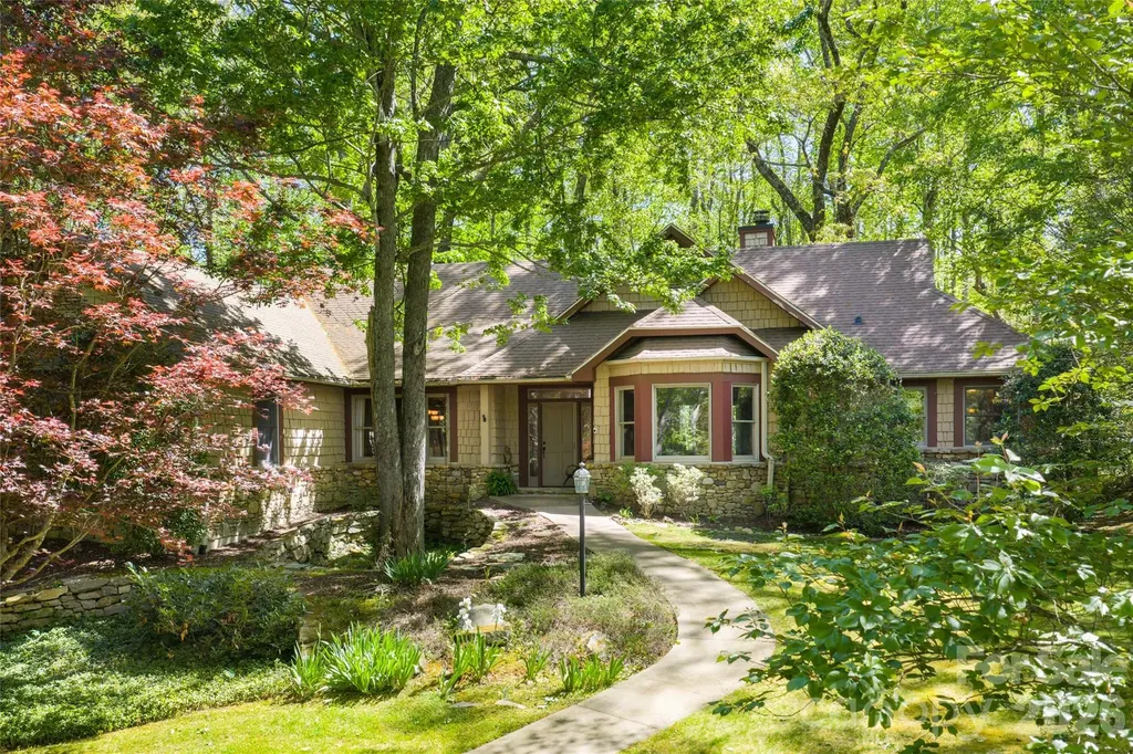 109 Little Cherokee Ridge Hendersonville NC 28739