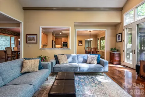 109 Little Cherokee Ridge Hendersonville NC 28739