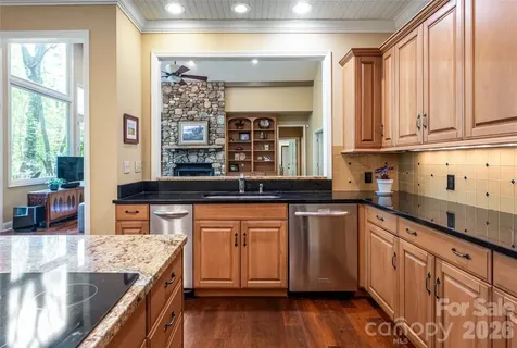 109 Little Cherokee Ridge Hendersonville NC 28739