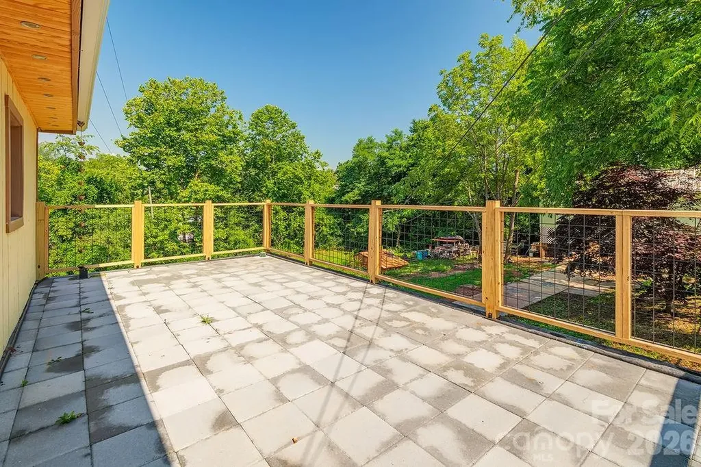 153 Vinewood Circle Asheville NC 28806
