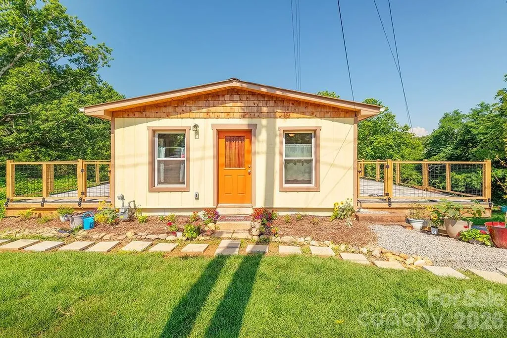 153 Vinewood Circle Asheville NC 28806