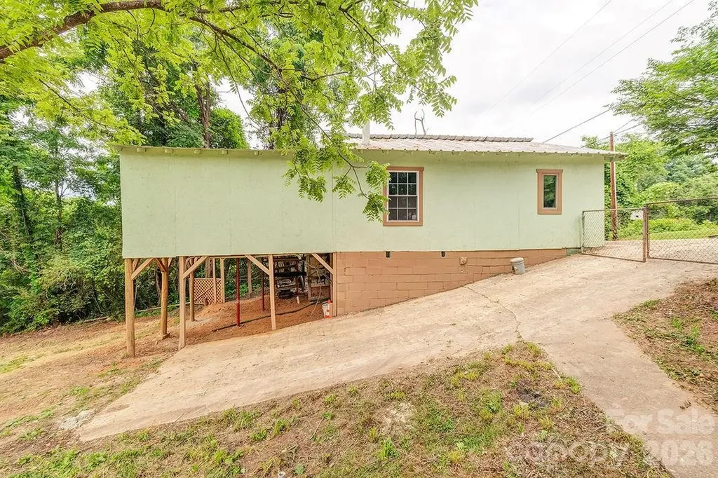 153 Vinewood Circle Asheville NC 28806