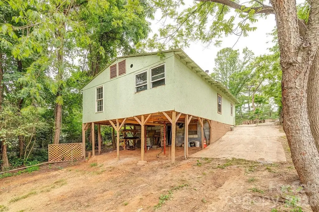153 Vinewood Circle Asheville NC 28806