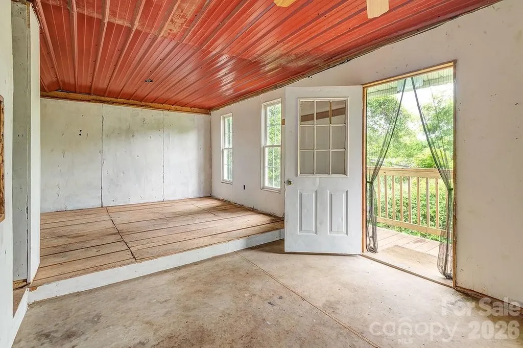 153 Vinewood Circle Asheville NC 28806