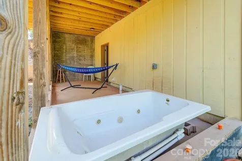 153 Vinewood Circle Asheville NC 28806