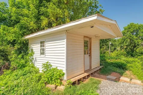 153 Vinewood Circle Asheville NC 28806
