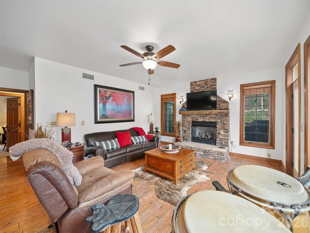 81 Creekside Way Burnsville NC 28714