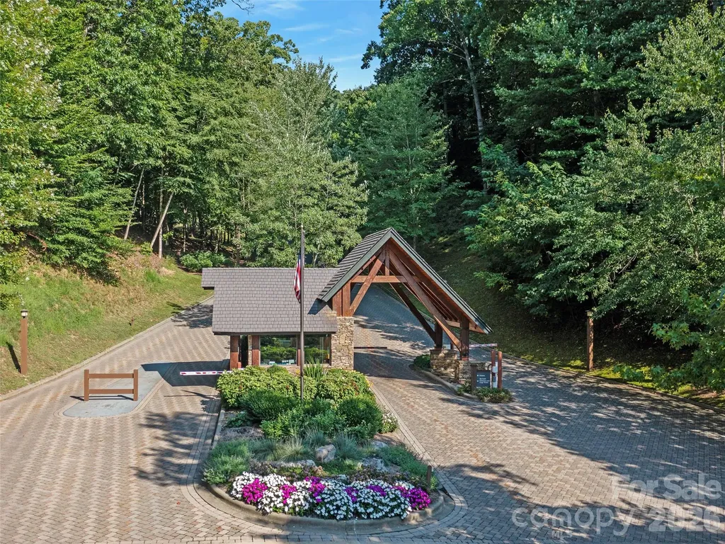 81 Creekside Way Burnsville NC 28714
