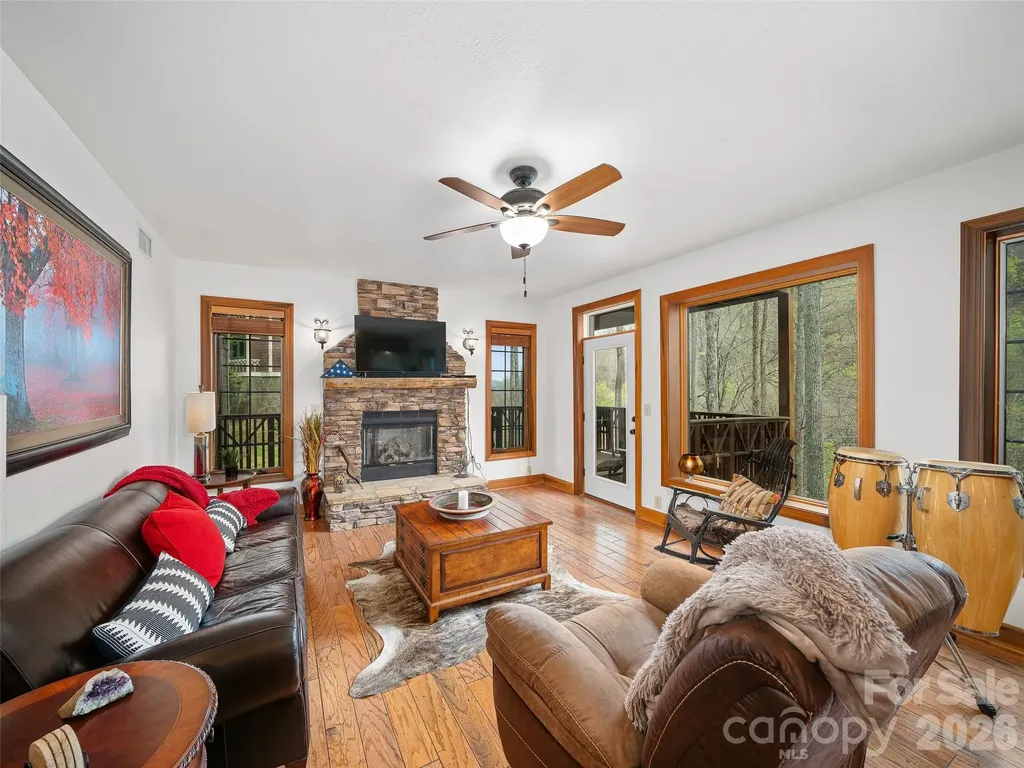 81 Creekside Way Burnsville NC 28714