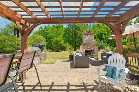 2006 Topaz Plaza Davidson NC 28036