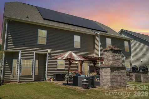 2006 Topaz Plaza Davidson NC 28036