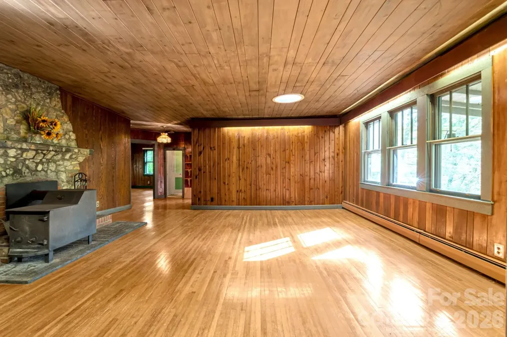 257 Pine Street Black Mountain NC 28711