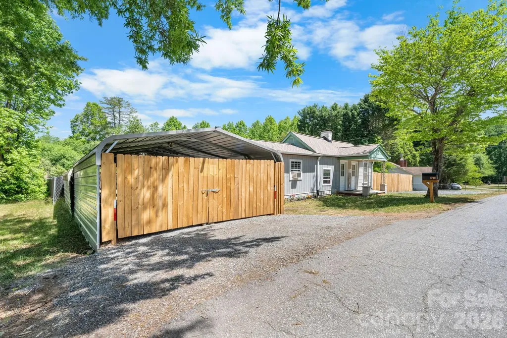 3706 2nd Avenue NW Hickory NC 28601