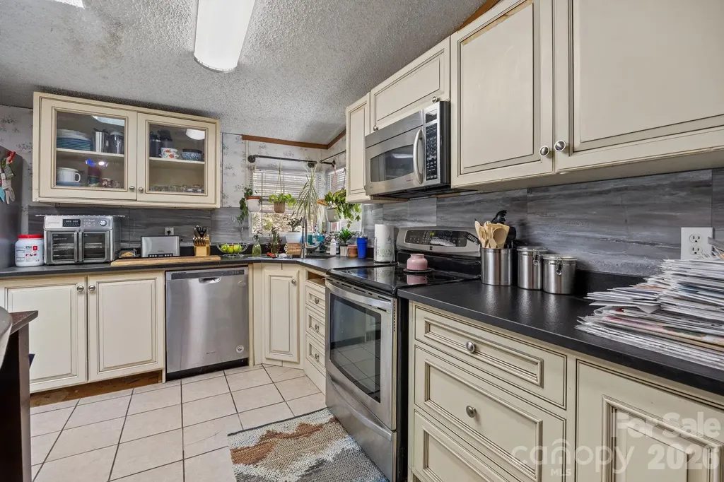 25 Weaver Lane Black Mountain NC 28711