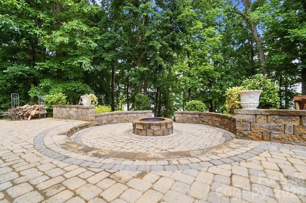 221 Whiterock Drive Mount Holly NC 28120