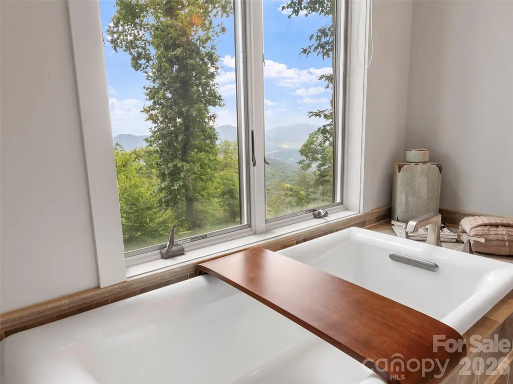 337 Rhododendron Lane Burnsville NC 28714