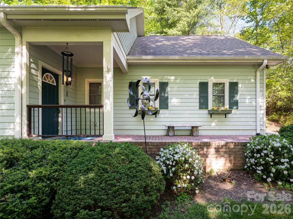 4 Dogwood Glen Circle Etowah NC 28729