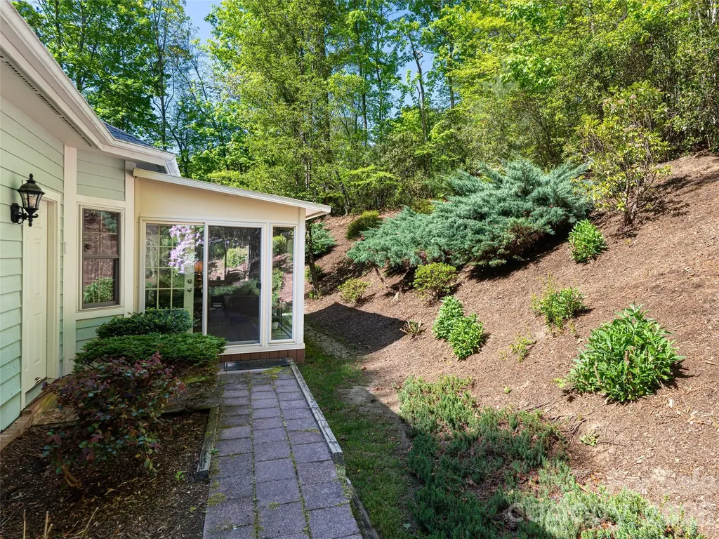 4 Dogwood Glen Circle Etowah NC 28729