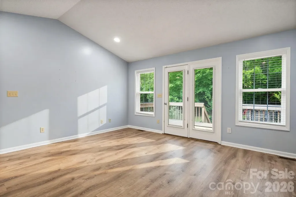 1011 Cambridge Court Lenoir NC 28645